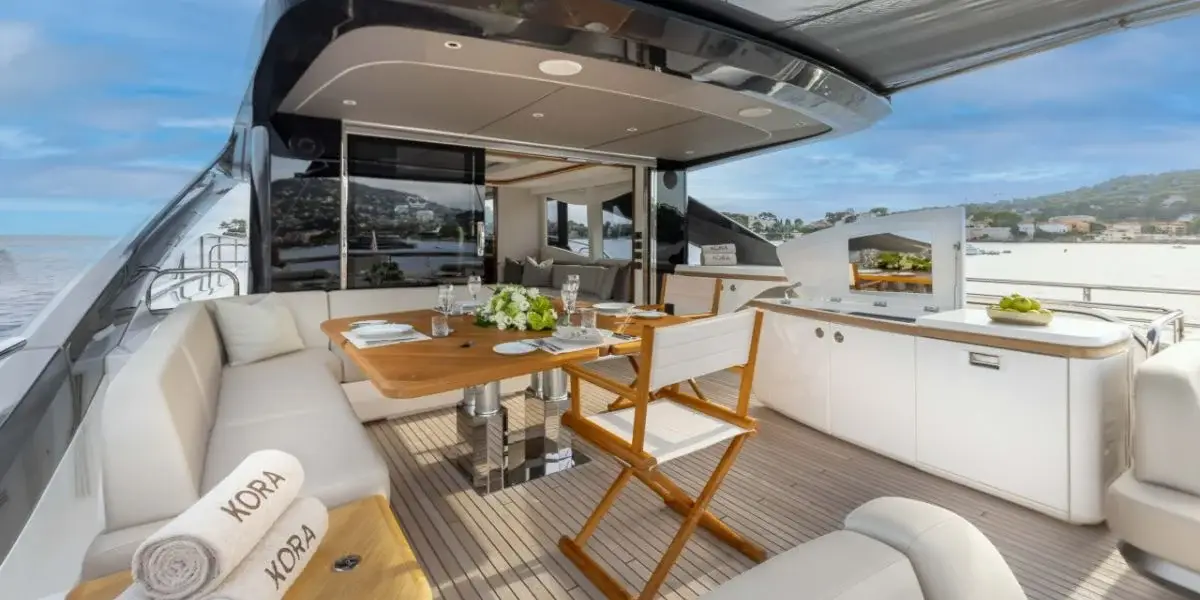 Princess Y80, flybridge — Saint Tropez Yacht Rental, Saint-Tropez. Princess Y80 — 25m