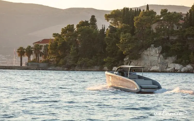 Rand Escape 30, extérieur — Saint Tropez Yacht Rental, Saint-Tropez. Rand Escape 30 — 9m