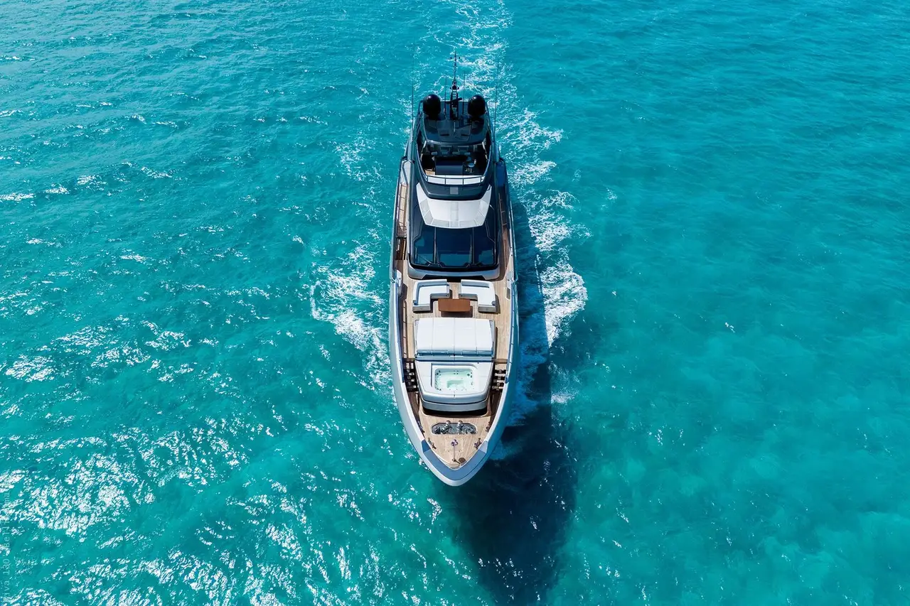 Riva 130, pont principal — Saint Tropez Yacht Rental, Saint-Tropez. Riva 130 — 40m