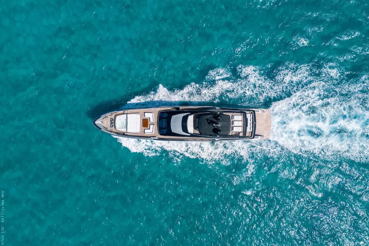 Riva 130, cabine principale — Saint Tropez Yacht Rental, Saint-Tropez. Riva 130 — 40m