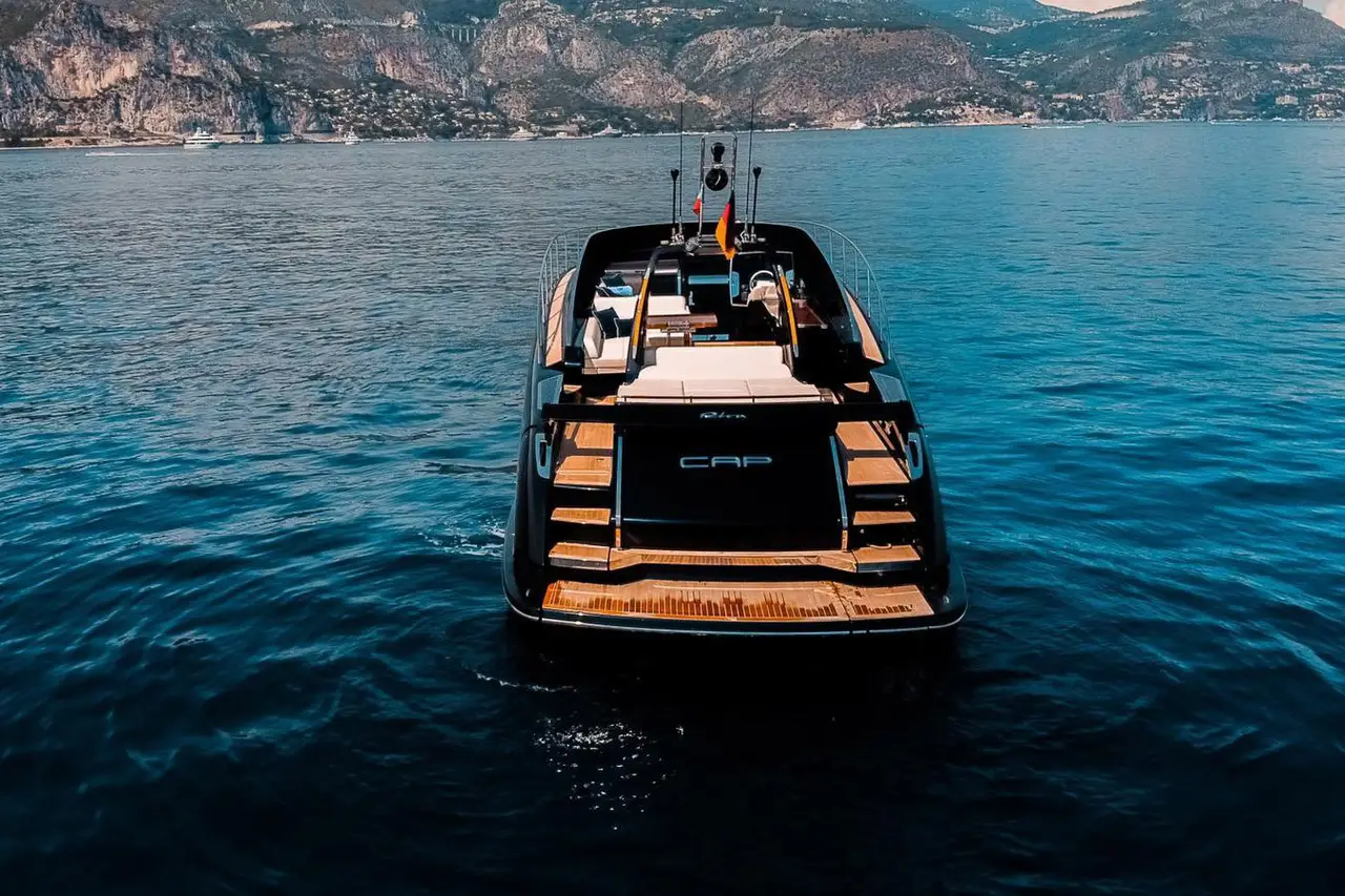 Riva 56 Rivale, pont principal — Saint Tropez Yacht Rental, Saint-Tropez. Riva 56 Rivale — 17m