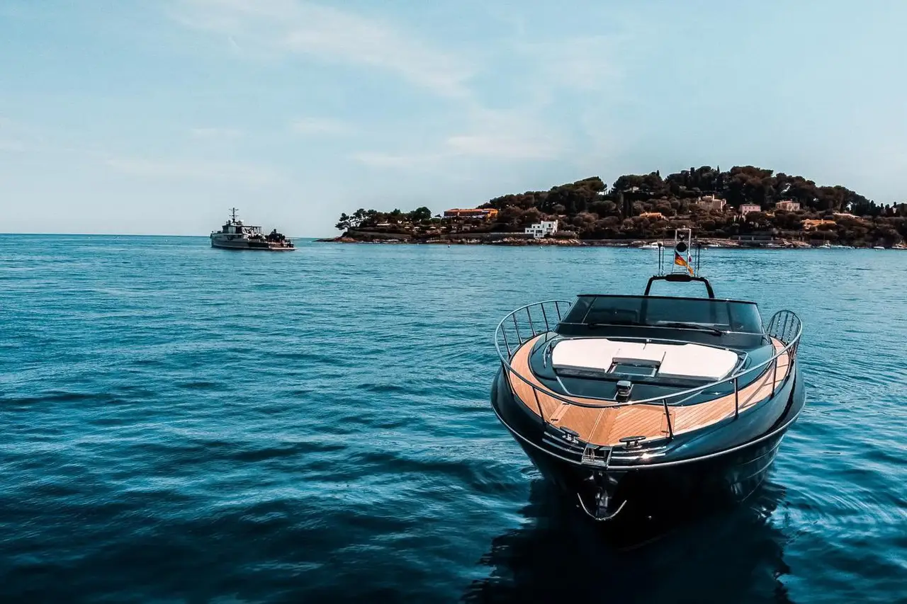 Riva 56 Rivale, salon — Saint Tropez Yacht Rental, Saint-Tropez. Riva 56 Rivale — 17m