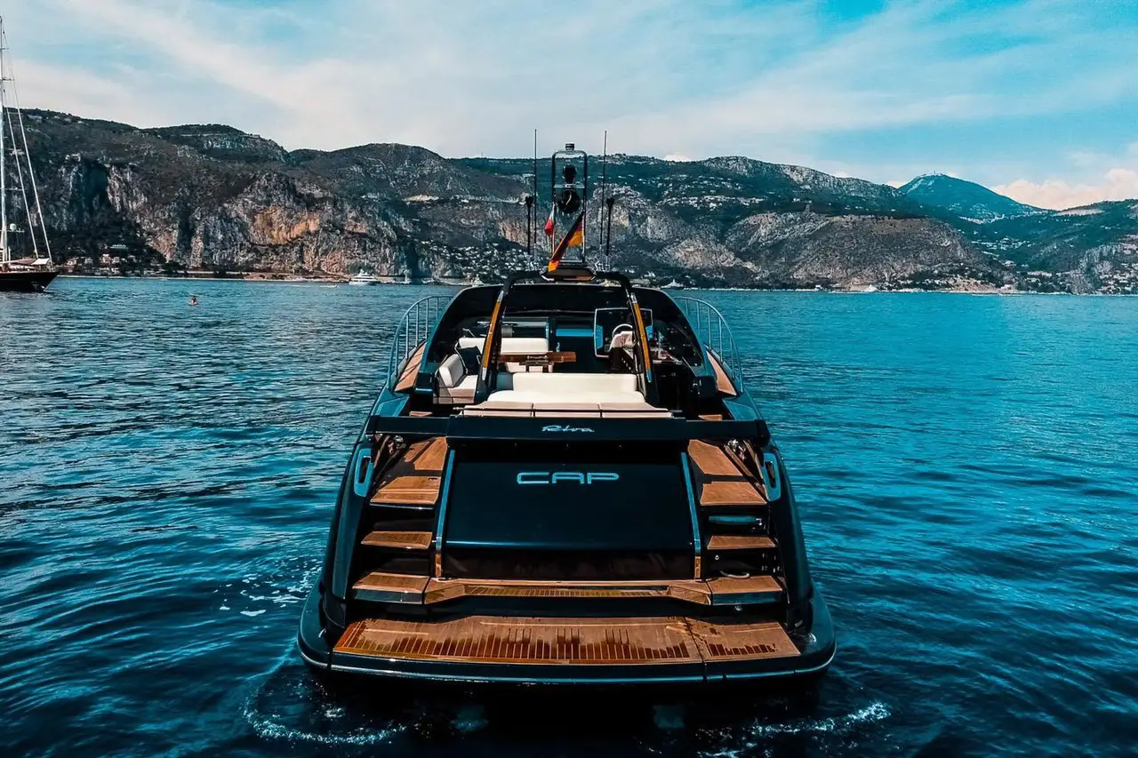 Riva 56 Rivale, flybridge — Saint Tropez Yacht Rental, Saint-Tropez. Riva 56 Rivale — 17m