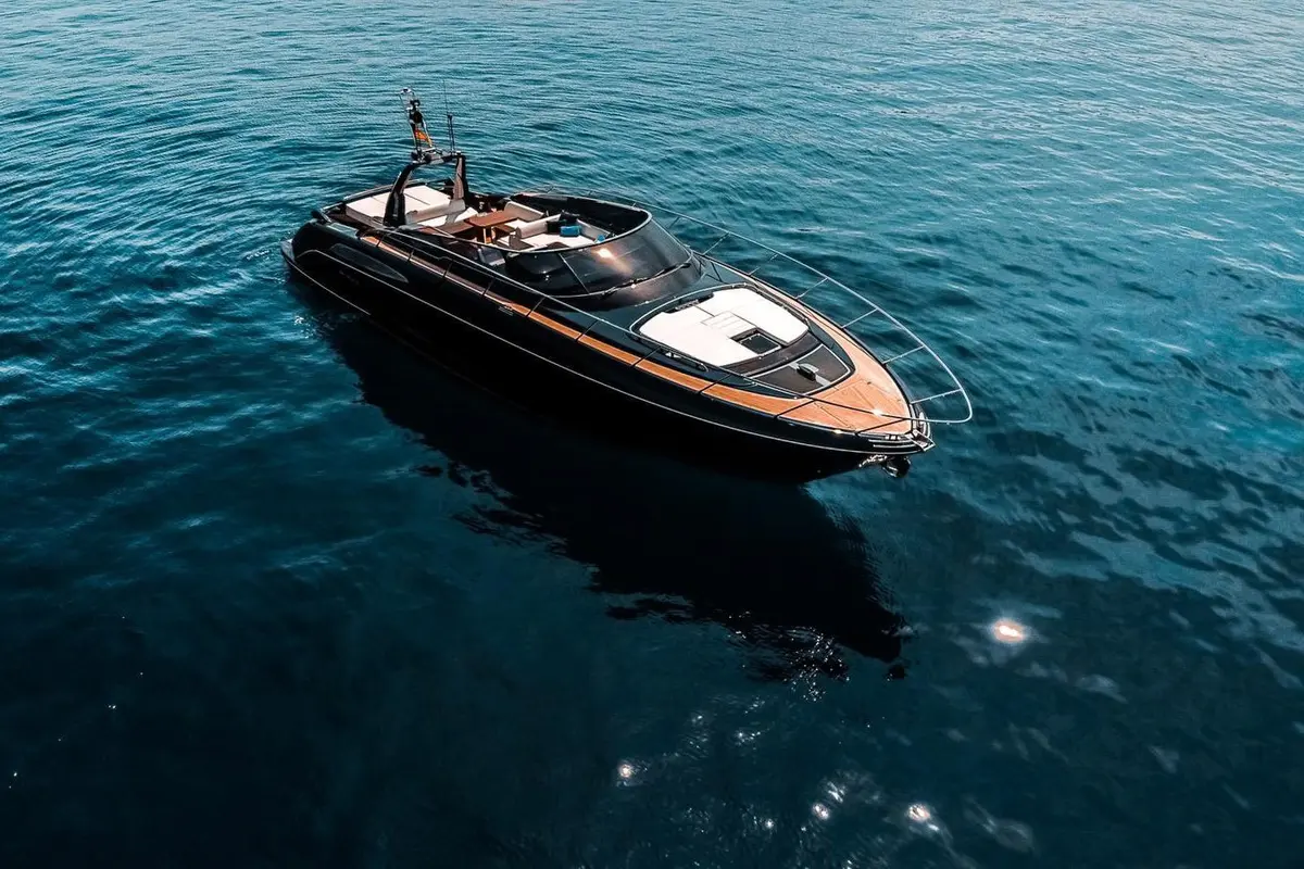 Riva 56 Rivale, extérieur — Saint Tropez Yacht Rental, Saint-Tropez. Riva 56 Rivale — 17m