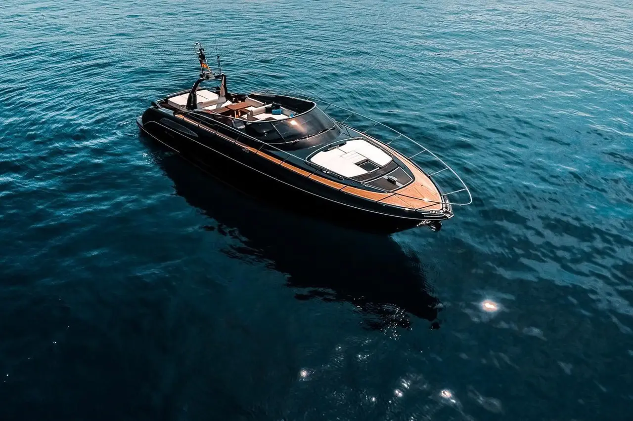 Riva 56 Rivale, extérieur — Saint Tropez Yacht Rental, Saint-Tropez. Riva 56 Rivale — 17m