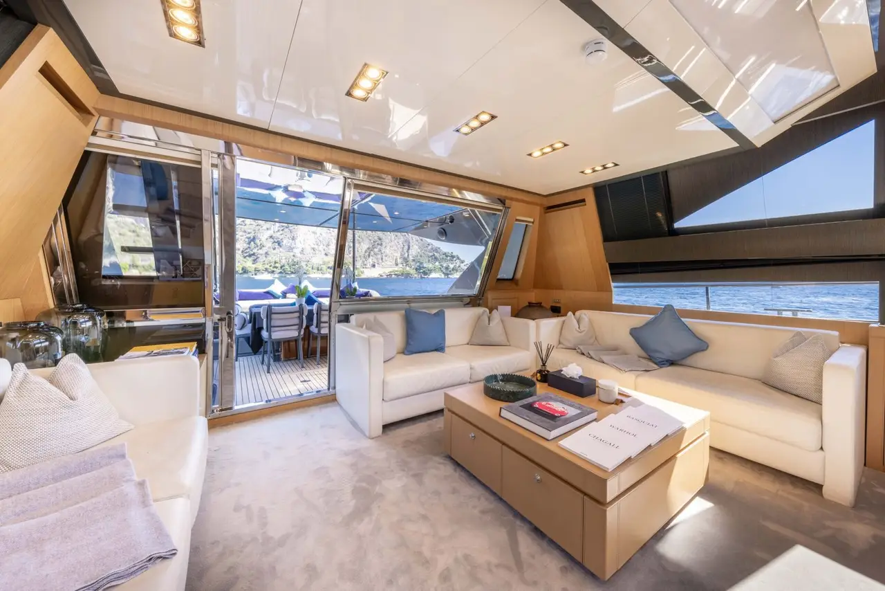 Riva 86 Domino, extérieur — Saint Tropez Yacht Rental, Saint-Tropez. Riva 86 Domino — 26m
