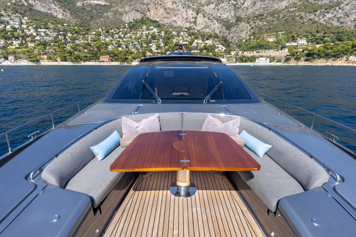 Riva 86 Domino, flybridge — Saint Tropez Yacht Rental, Saint-Tropez. Riva 86 Domino — 26m