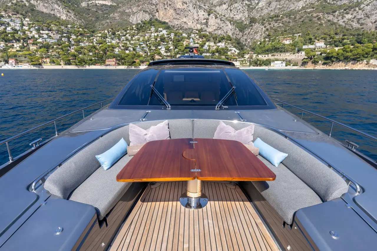 Riva 86 Domino, flybridge — Saint Tropez Yacht Rental, Saint-Tropez. Riva 86 Domino — 26m