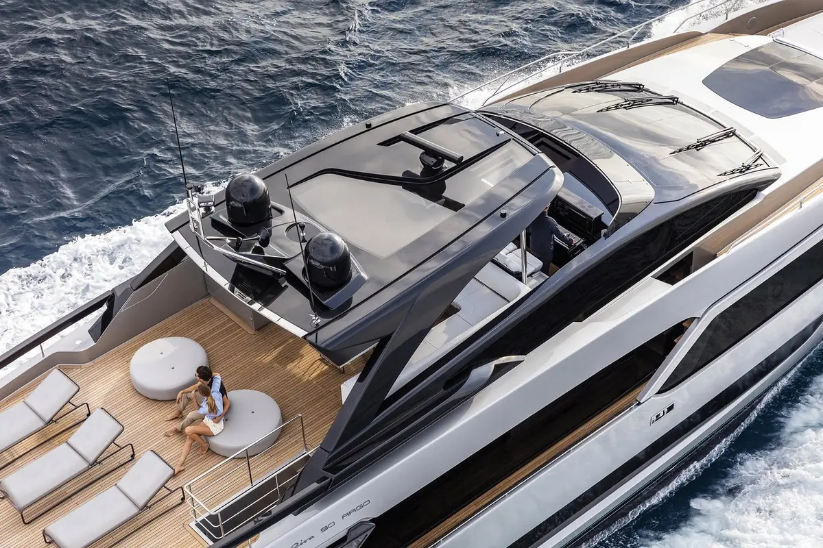 Riva 90, pont principal — Saint Tropez Yacht Rental, Saint-Tropez. Riva 90 — 28.5m