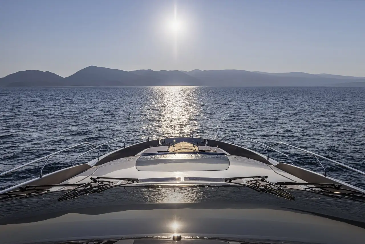 Riva 90, pont arrière — Saint Tropez Yacht Rental, Saint-Tropez. Riva 90 — 28.5m