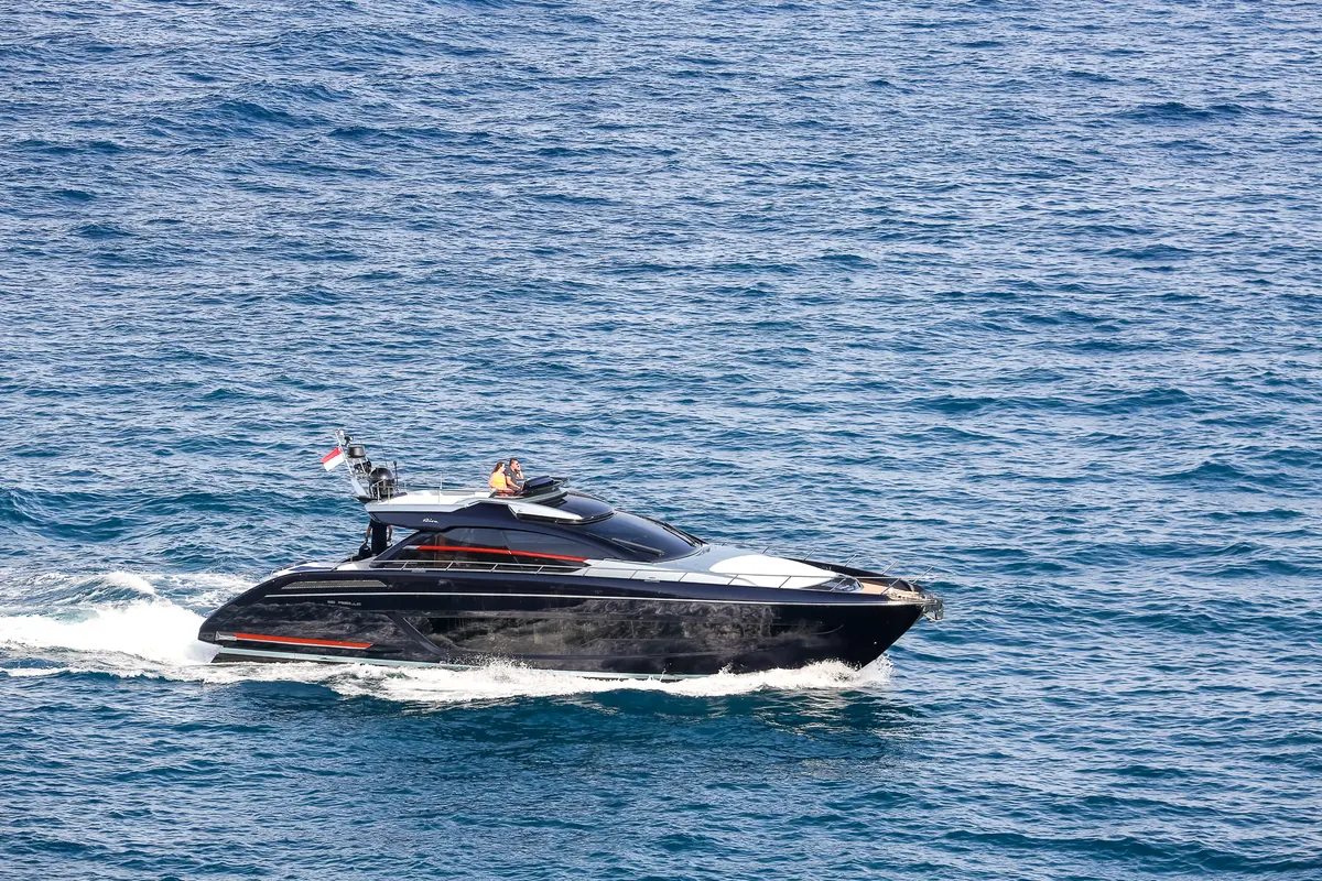 Ribelle 66, pont principal — Saint Tropez Yacht Rental, Saint-Tropez. Ribelle 66 — 20m