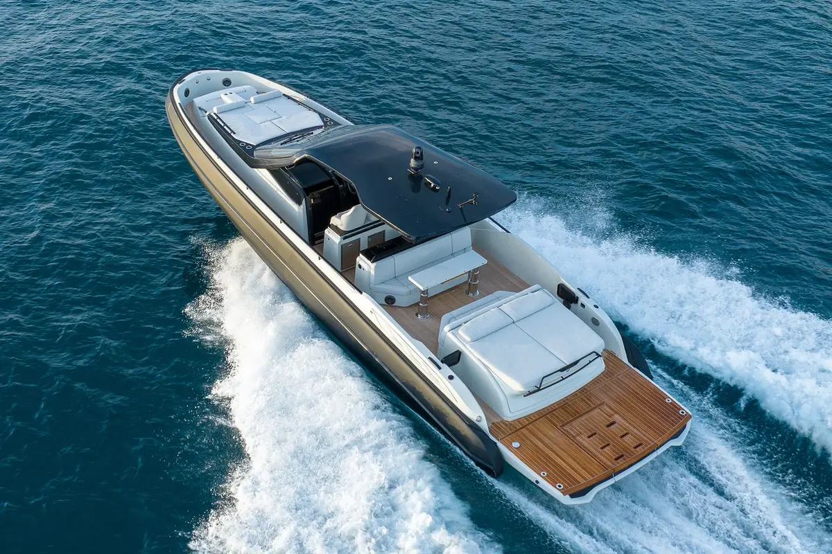 Sacs 47, extérieur — Saint Tropez Yacht Rental, Saint-Tropez. Sacs 47 — 14m