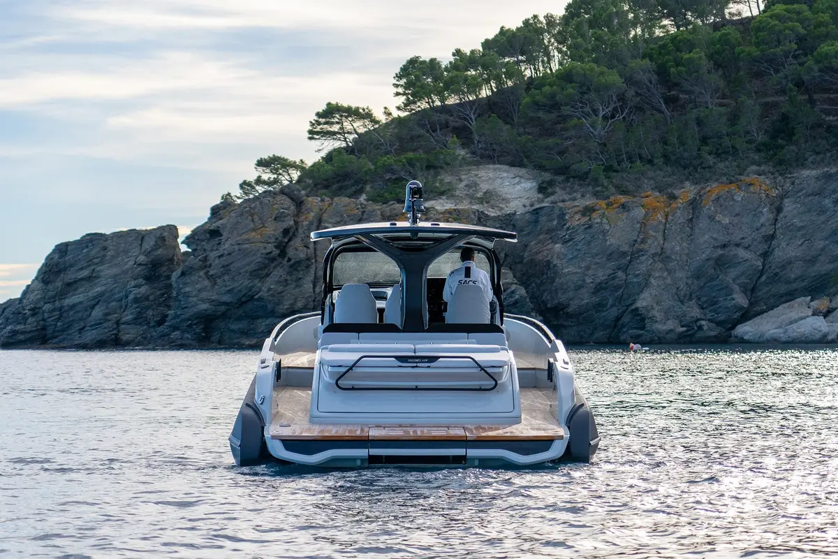 Sacs 47, pont principal — Saint Tropez Yacht Rental, Saint-Tropez. Sacs 47 — 14m