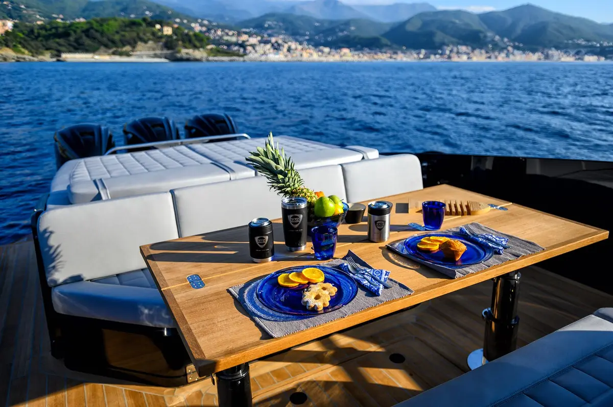 Sacs 47, pont arrière — Saint Tropez Yacht Rental, Saint-Tropez. Sacs 47 — 14m