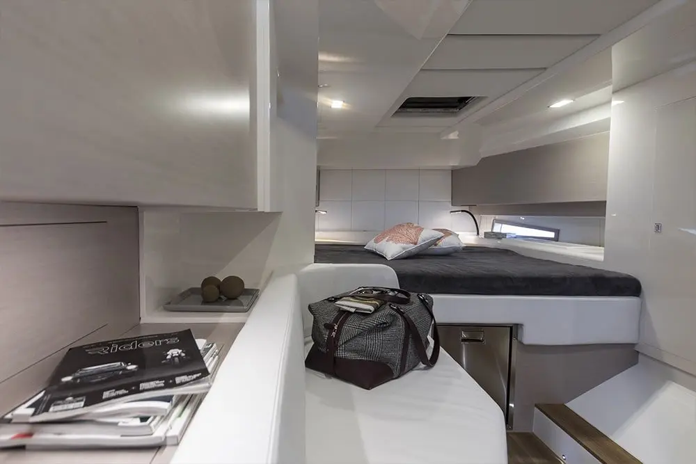 Sacs 47, salon — Saint Tropez Yacht Rental, Saint-Tropez. Sacs 47 — 14m
