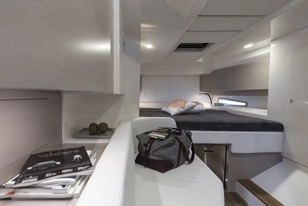 Sacs 47, salon — Saint Tropez Yacht Rental, Saint-Tropez. Sacs 47 — 14m