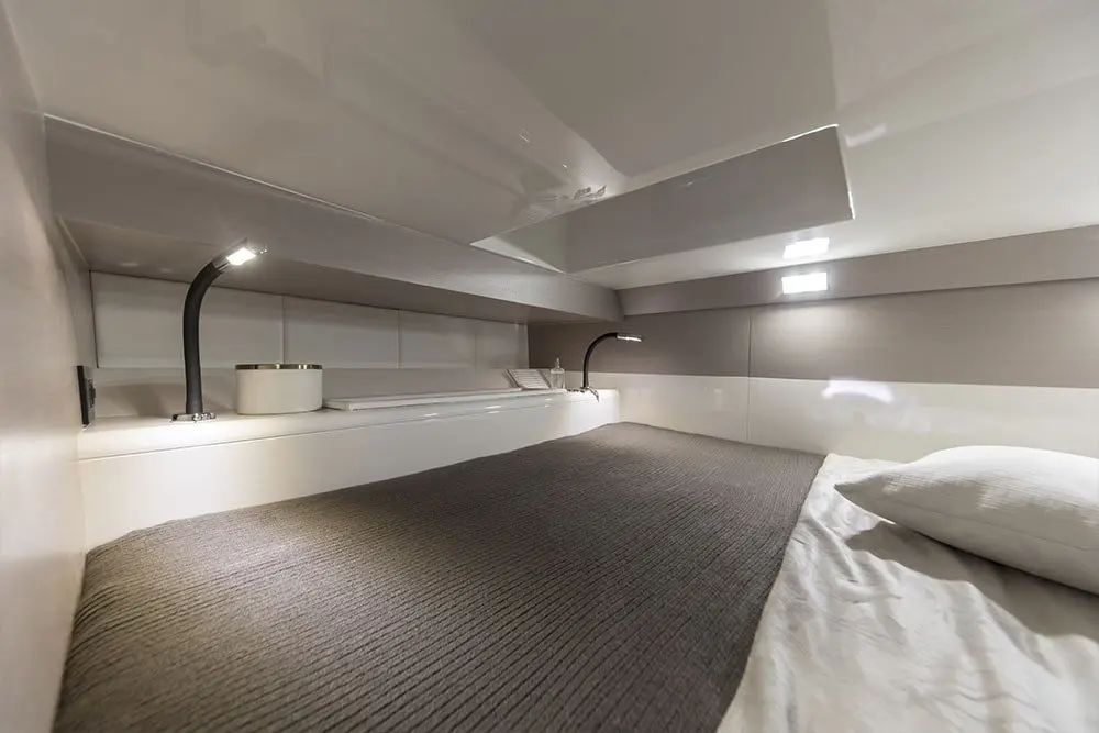 Sacs 47, cabine principale — Saint Tropez Yacht Rental, Saint-Tropez. Sacs 47 — 14m