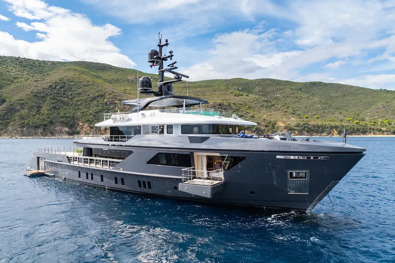 M, extérieur — Saint Tropez Yacht Rental, Saint-Tropez. M — 47m