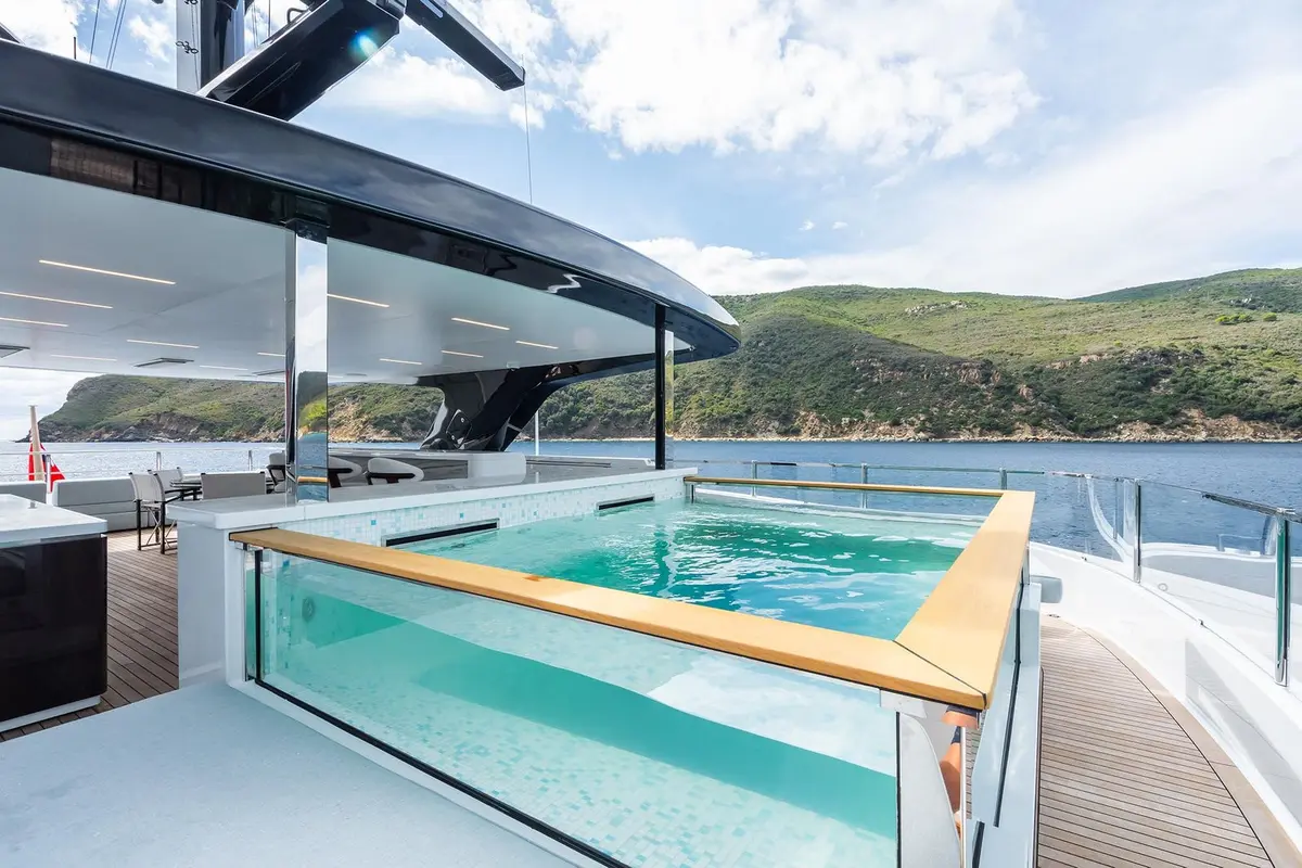 M, cabine principale — Saint Tropez Yacht Rental, Saint-Tropez. M — 47m