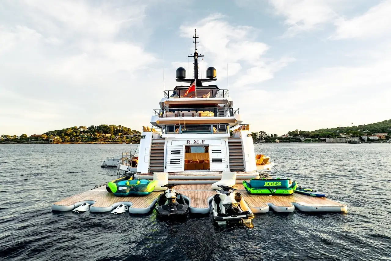 RMF, pont principal — Saint Tropez Yacht Rental, Saint-Tropez. RMF — 52m