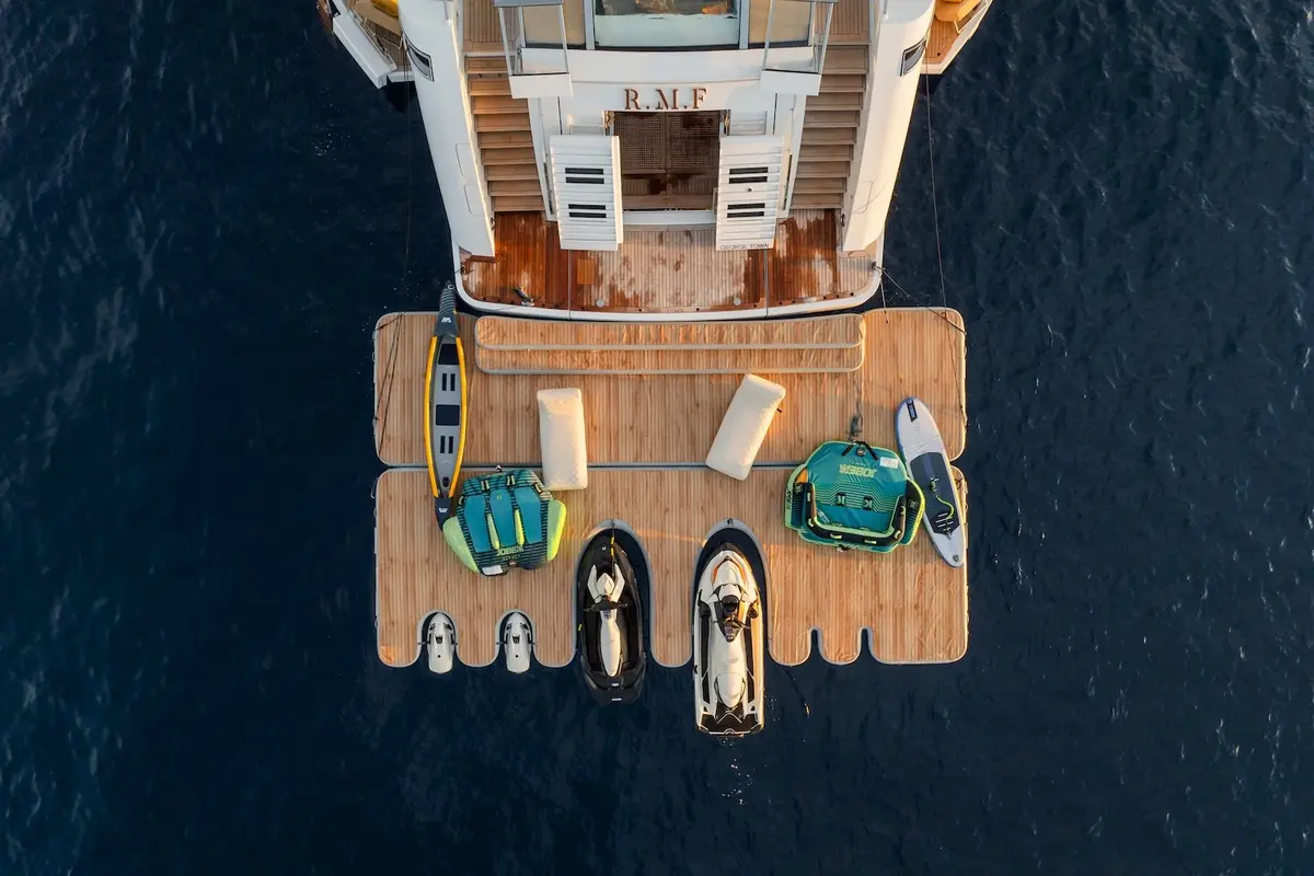 RMF, pont arrière — Saint Tropez Yacht Rental, Saint-Tropez. RMF — 52m