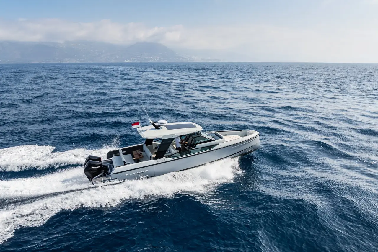 Saxdor 320, pont principal — Saint Tropez Yacht Rental, Saint-Tropez. Saxdor 320 — 10m