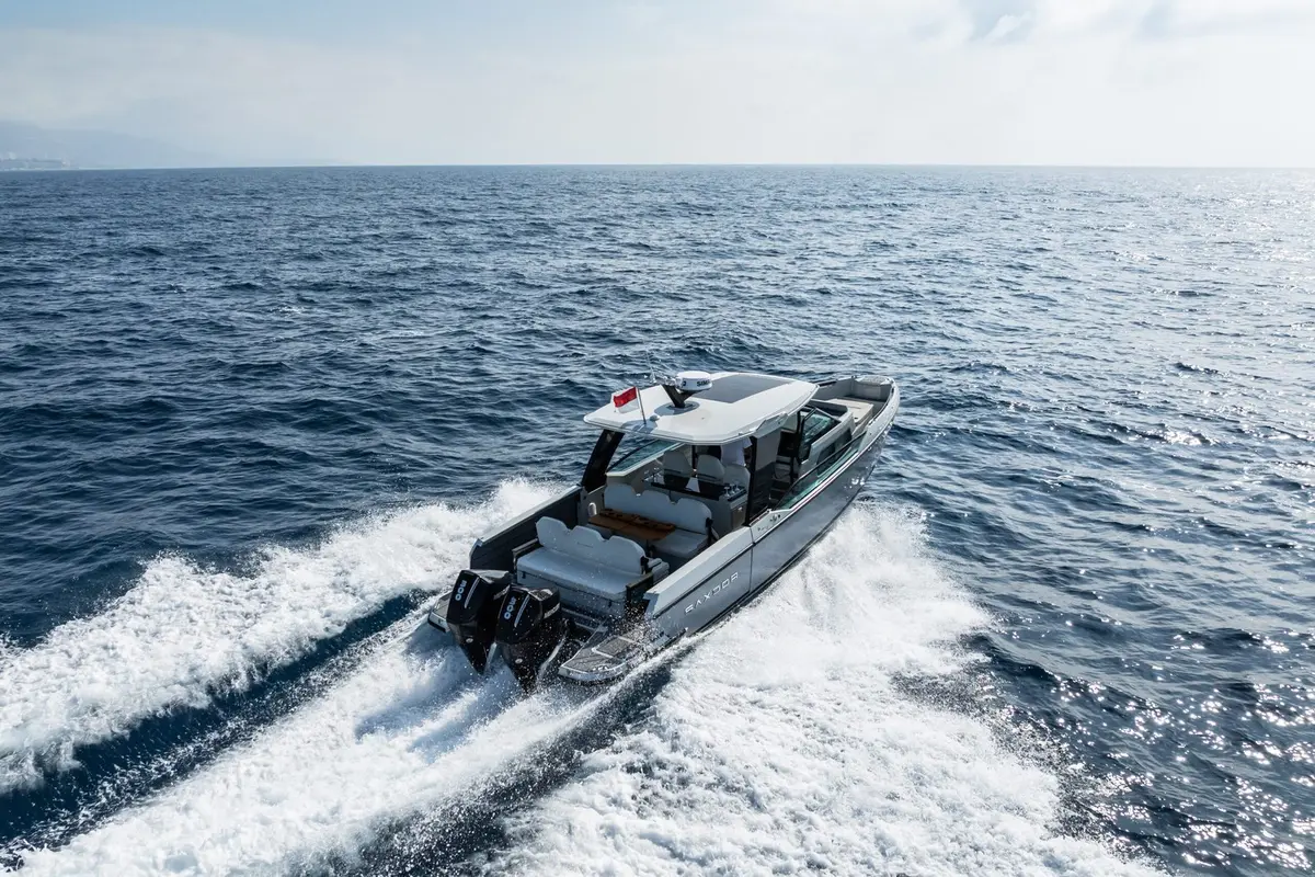 Saxdor 320, extérieur — Saint Tropez Yacht Rental, Saint-Tropez. Saxdor 320 — 10m