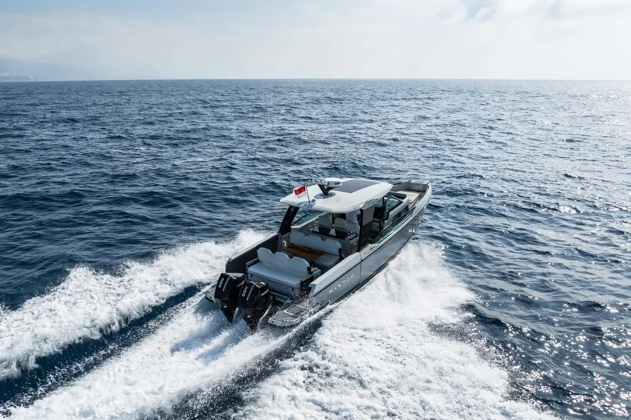 Saxdor 320, extérieur — Saint Tropez Yacht Rental, Saint-Tropez. Saxdor 320 — 10m