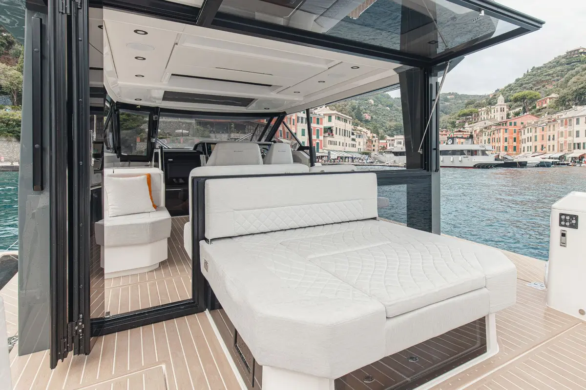 Saxdor 400 GTO, cabine principale — Saint Tropez Yacht Rental, Saint-Tropez. Saxdor 400 GTO — 12.4m
