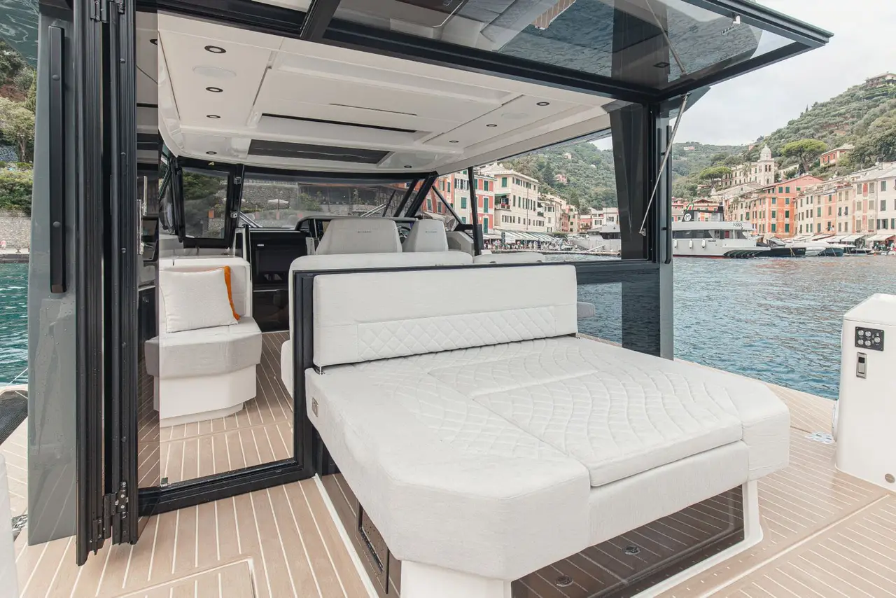 Saxdor 400 GTO, cabine principale — Saint Tropez Yacht Rental, Saint-Tropez. Saxdor 400 GTO — 12.4m