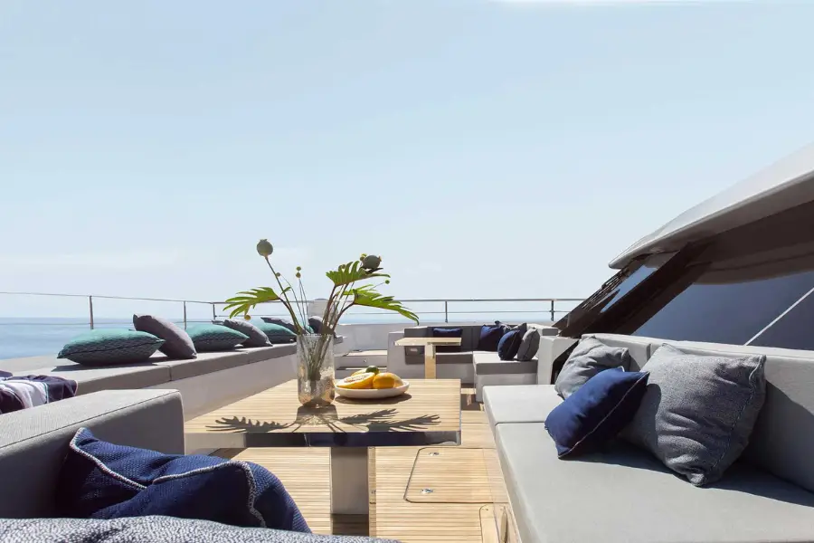 Sunreef 80, flybridge — Saint Tropez Yacht Rental, Saint-Tropez. Sunreef 80 — 23.9m
