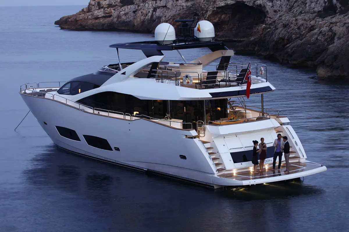 Sunseeker 28, extérieur — Saint Tropez Yacht Rental, Saint-Tropez. Sunseeker 28 — 28m