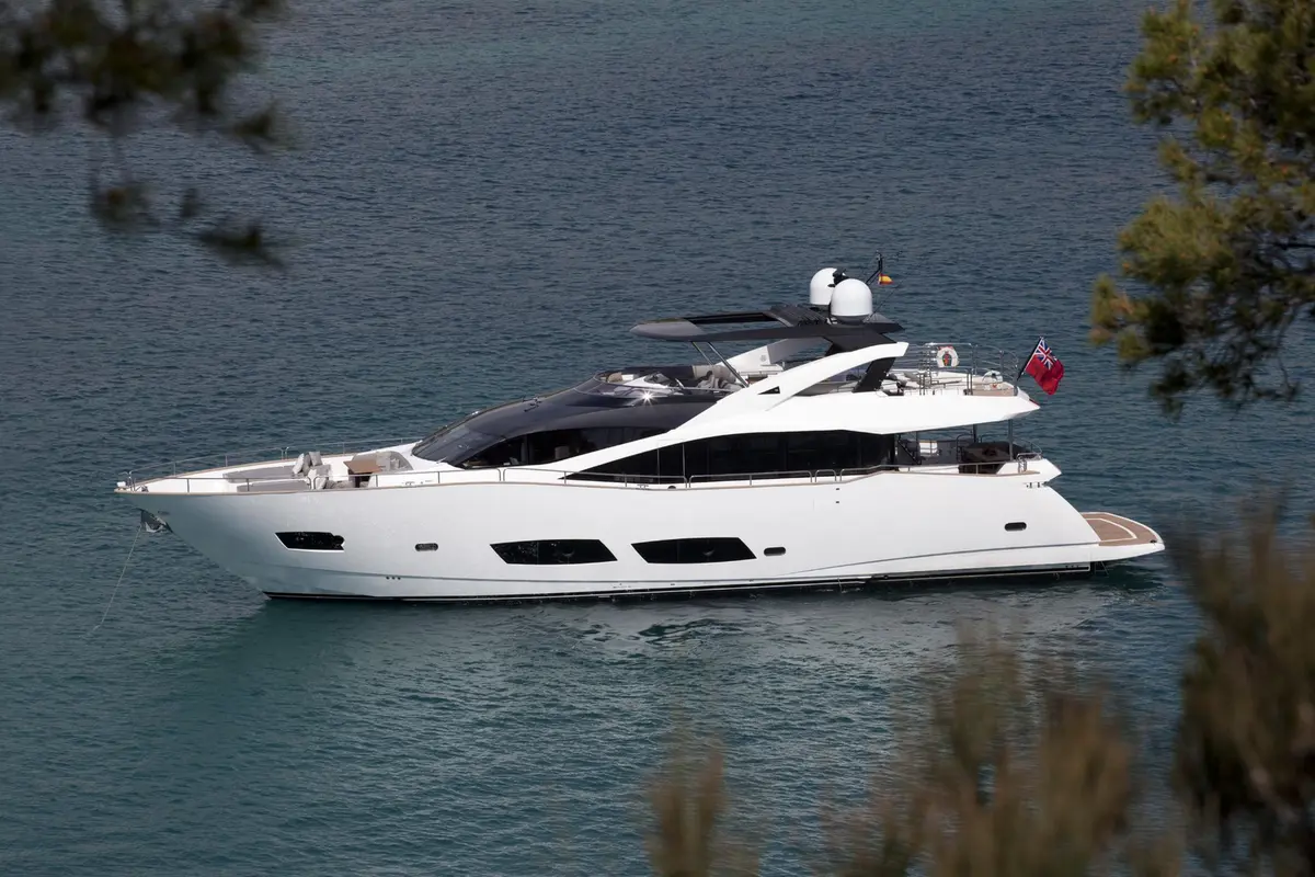 Sunseeker 28, pont principal — Saint Tropez Yacht Rental, Saint-Tropez. Sunseeker 28 — 28m