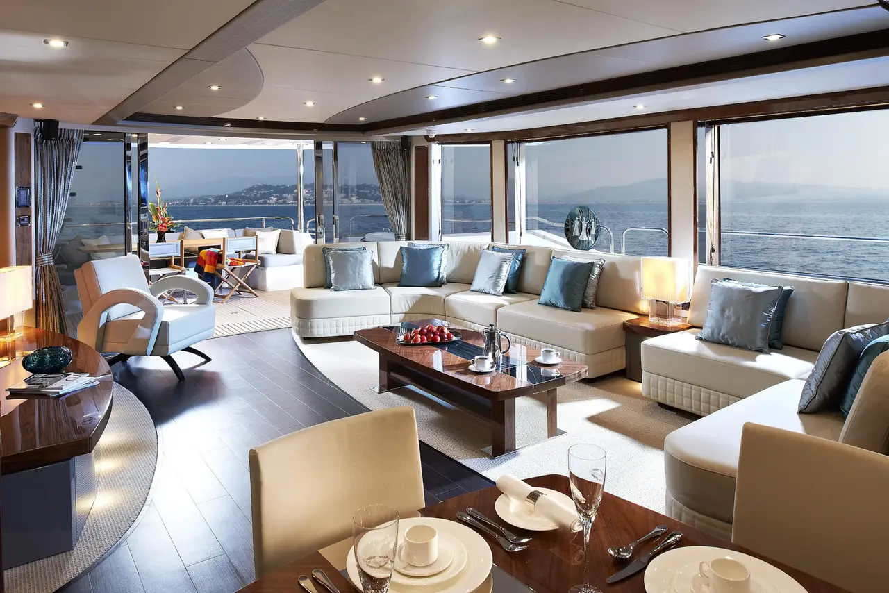 Sunseeker 28, extérieur — Saint Tropez Yacht Rental, Saint-Tropez. Sunseeker 28 — 28m