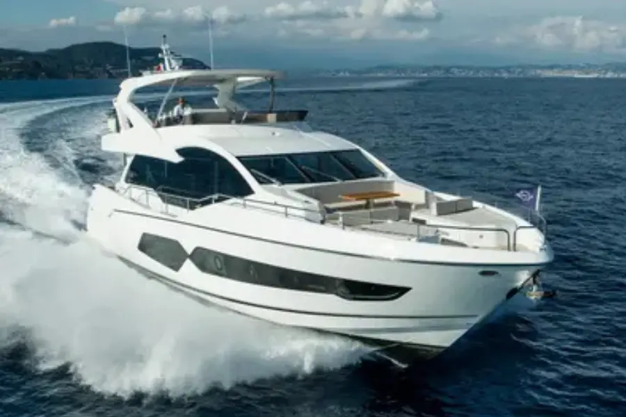 Sunseeker 76 — Saint Tropez Yacht Rental, Saint-Tropez. Sunseeker 76 — 23m