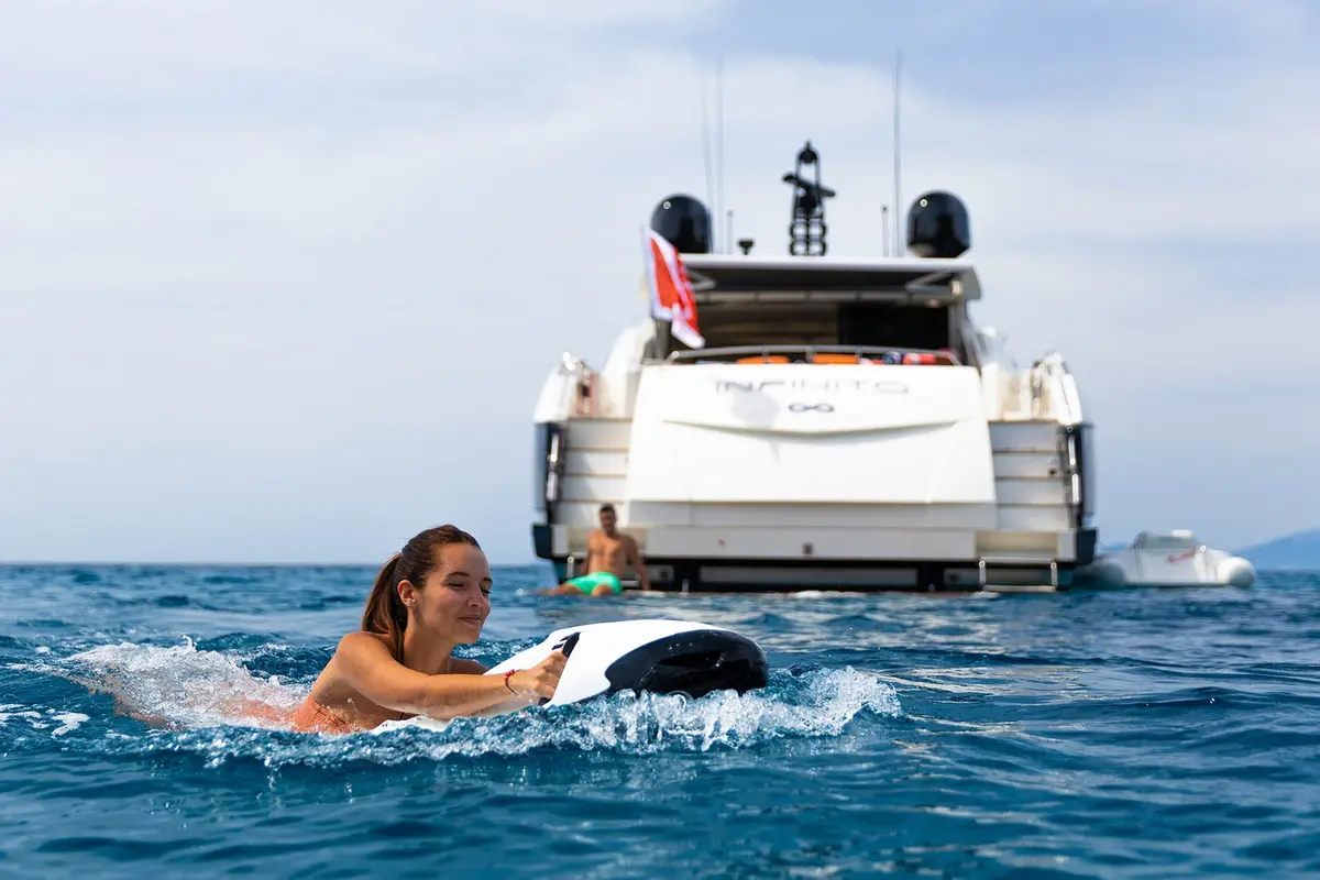 Sunseeker 76, extérieur — Saint Tropez Yacht Rental, Saint-Tropez. Sunseeker 76 — 23m