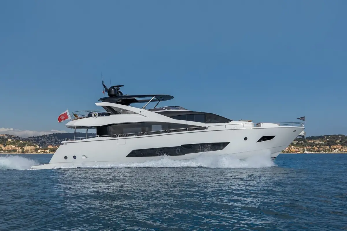 Sunseeker 86 — Saint Tropez Yacht Rental, Saint-Tropez. Sunseeker 86 — 3m