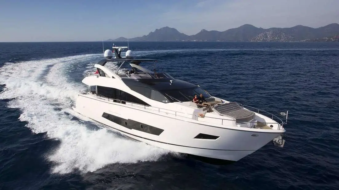 Sunseeker 86, pont principal — Saint Tropez Yacht Rental, Saint-Tropez. Sunseeker 86 — 3m