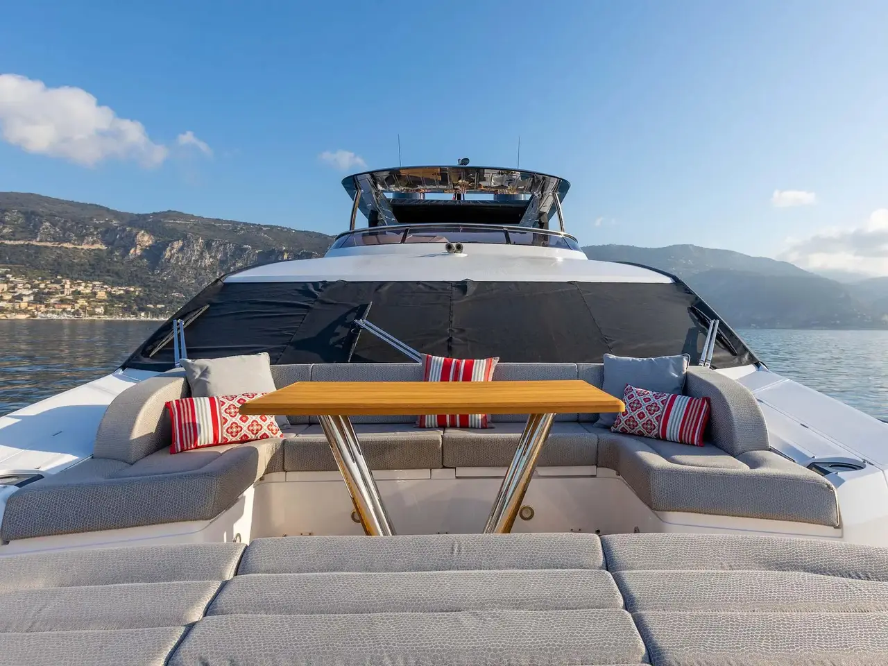 Sunseeker 86, cabine principale — Saint Tropez Yacht Rental, Saint-Tropez. Sunseeker 86 — 3m