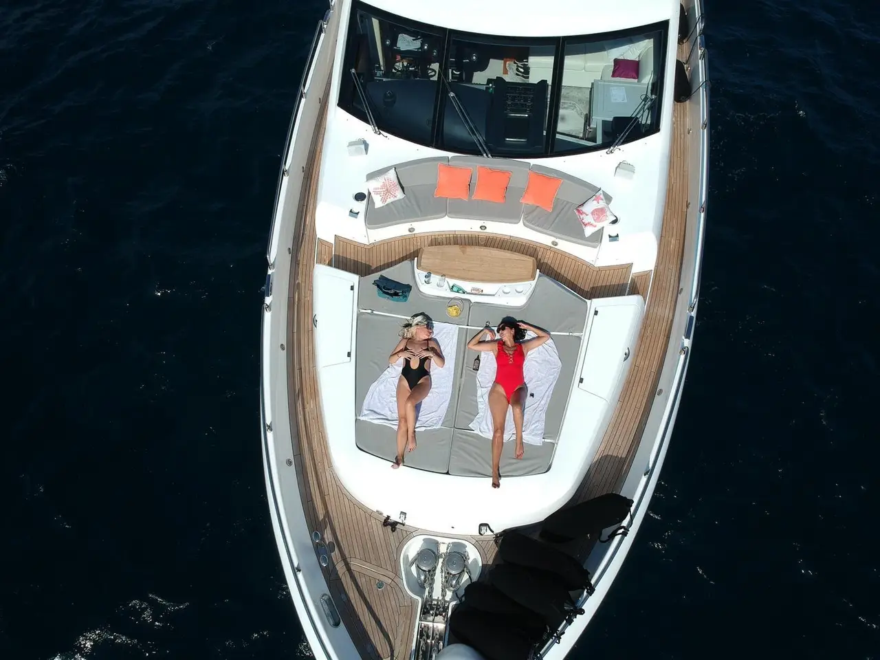 Sunseeker 88, extérieur — Saint Tropez Yacht Rental, Saint-Tropez. Sunseeker 88 — 27m