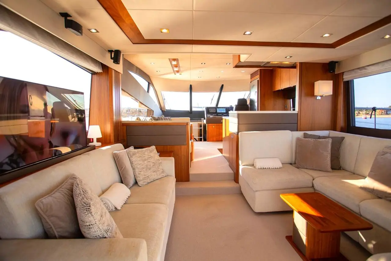 Manhattan 65, pont principal — Saint Tropez Yacht Rental, Saint-Tropez. Manhattan 65 — 22m