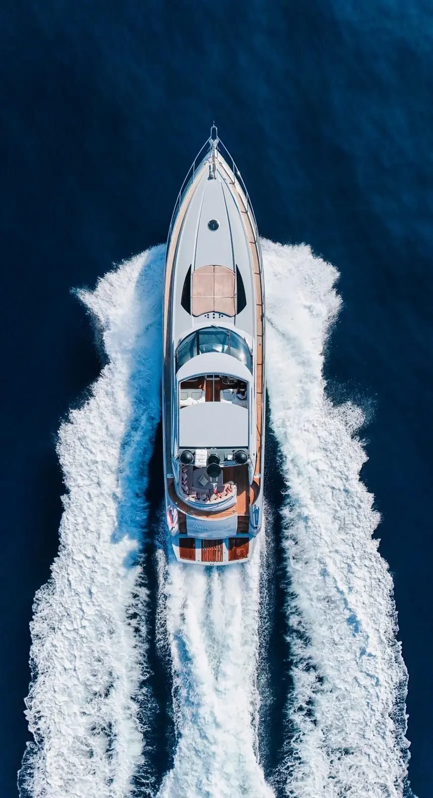 Sunseeker Predator 68, extérieur — Saint Tropez Yacht Rental, Saint-Tropez. Sunseeker Predator 68 — 20m