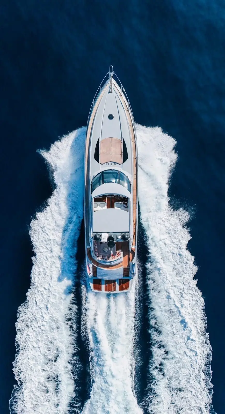 Sunseeker Predator 68, extérieur — Saint Tropez Yacht Rental, Saint-Tropez. Sunseeker Predator 68 — 20m