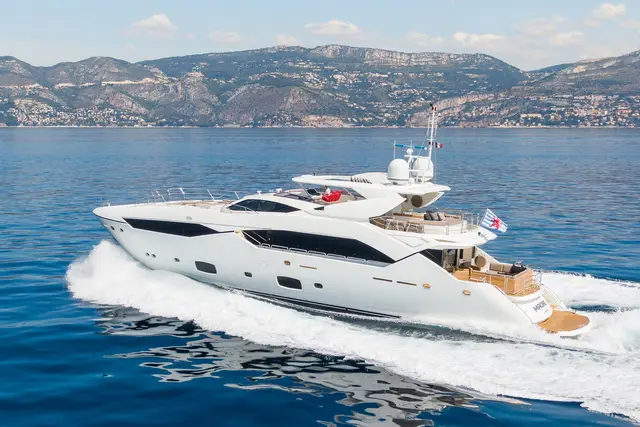 Sunseeker 115 — Saint Tropez Yacht Rental, Saint-Tropez