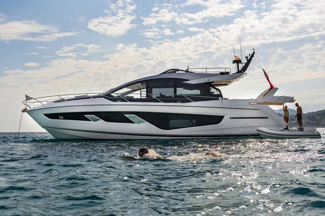 Sunseeker 65 Sport — Saint Tropez Yacht Rental, Saint-Tropez