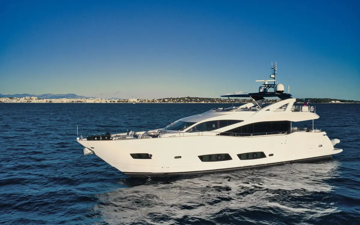 Sunseeker 95, extérieur — Saint Tropez Yacht Rental, Saint-Tropez. Sunseeker 95 — 29m