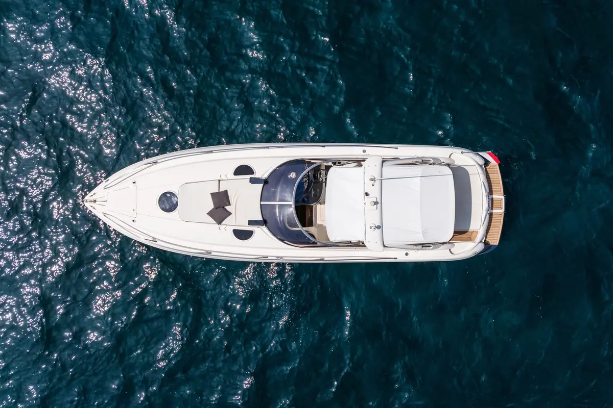 Superhawk 34, extérieur — Saint Tropez Yacht Rental, Saint-Tropez. Superhawk 34 — 11m