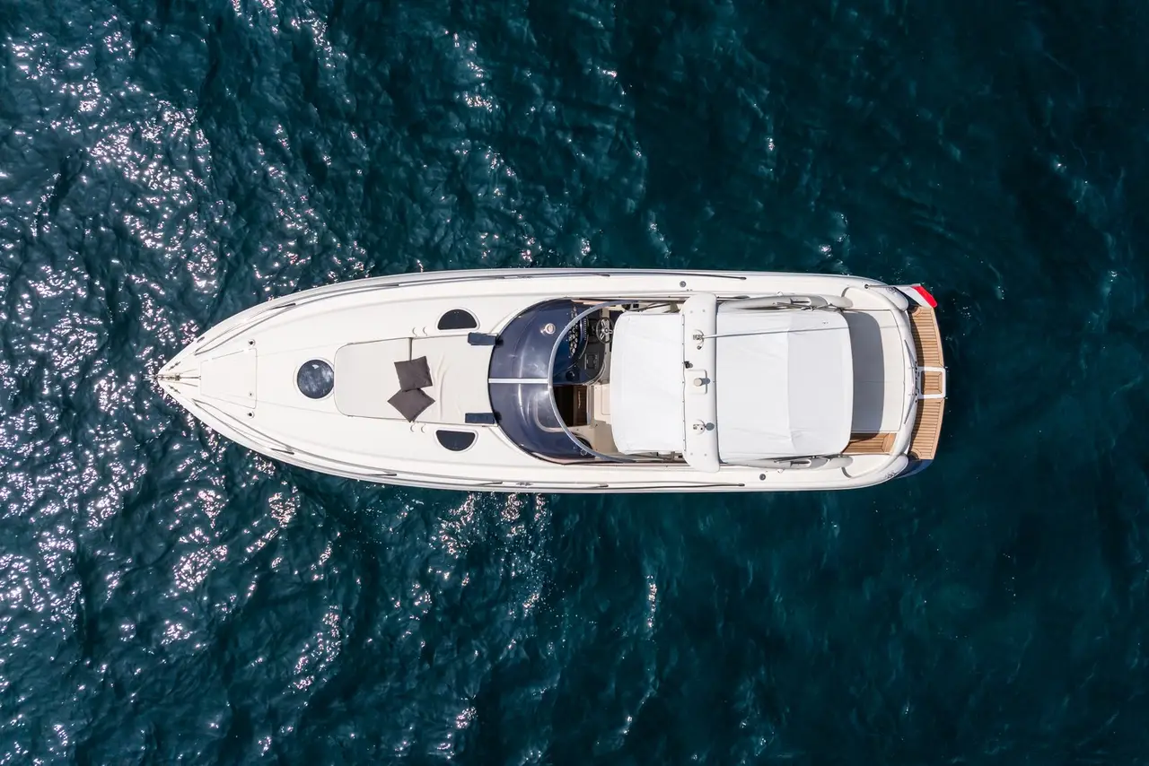 Superhawk 34, pont principal — Saint Tropez Yacht Rental, Saint-Tropez. Superhawk 34 — 11m