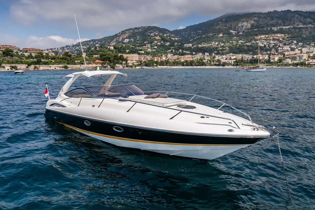 Superhawk 34, salon — Saint Tropez Yacht Rental, Saint-Tropez. Superhawk 34 — 11m