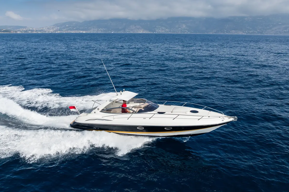 Superhawk 34, cabine principale — Saint Tropez Yacht Rental, Saint-Tropez. Superhawk 34 — 11m
